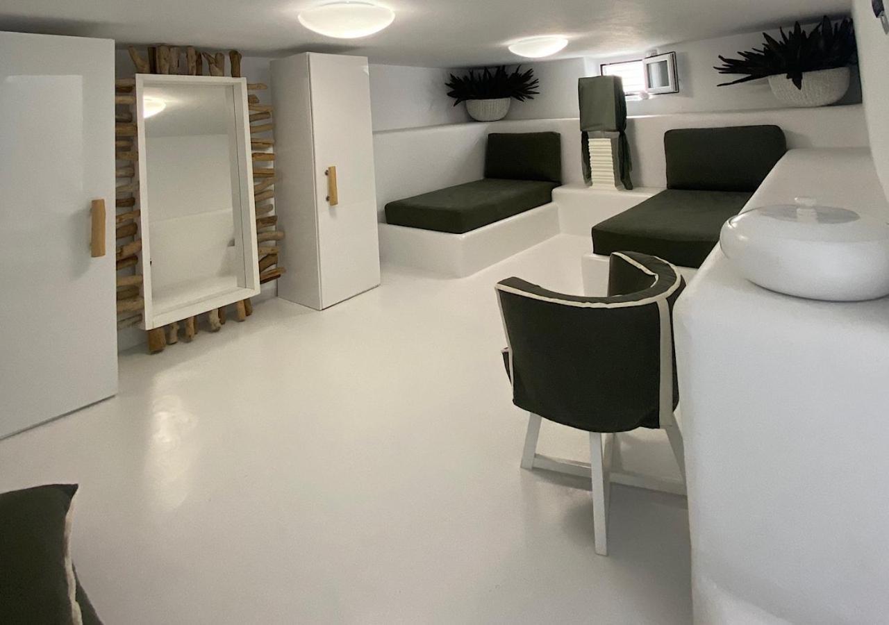 Myconian Sky Suites In Town Mykonos Town ภายนอก รูปภาพ